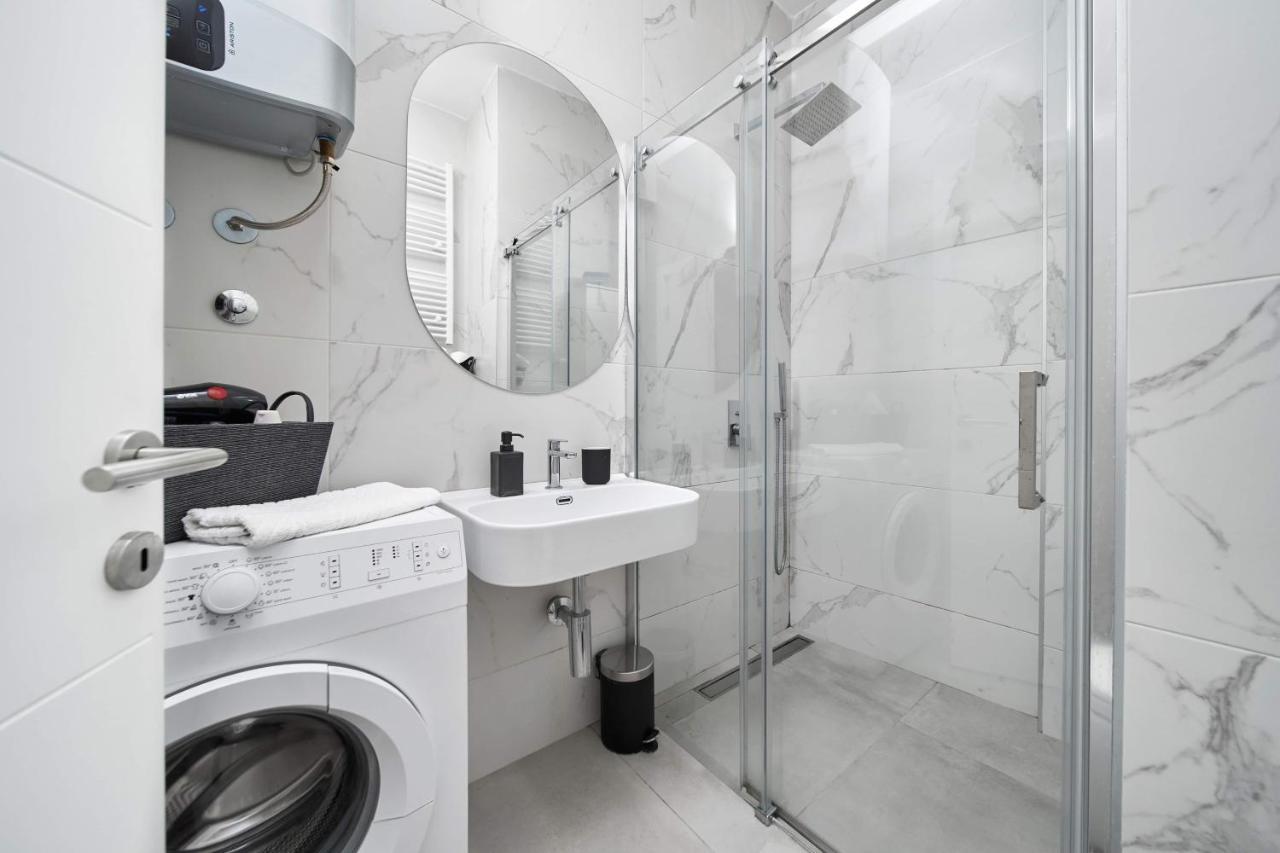 Modern Living Apt - Emberly - Private Parking Νόβι Σαντ Εξωτερικό φωτογραφία